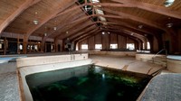 Ini merupakan kolam renang indoor yang akan diubah menjadi rumah ibadah. Foto: Dok. Reddit/Imgur/Illicitohio