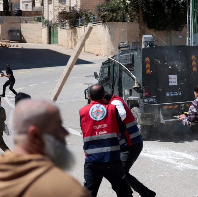 Bentrokan Pecah Saat Pemakaman Warga Palestina di Tepi Barat