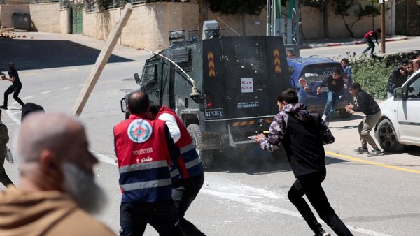 Bentrokan Pecah Saat Pemakaman Warga Palestina di Tepi Barat