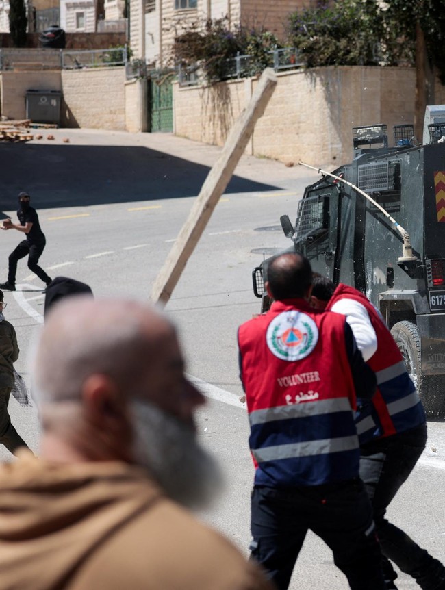 Bentrokan Pecah Saat Pemakaman Warga Palestina di Tepi Barat