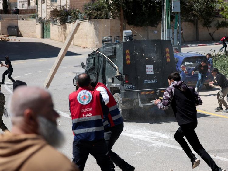 Bentrokan Pecah Saat Pemakaman Warga Palestina di Tepi Barat