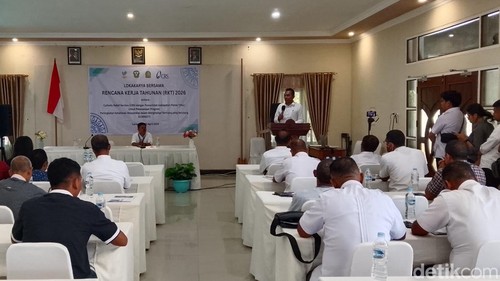 Bupati Flores Timur Antonius Doni Dihen membuka Lokakarya Rencana KerjaTahunan 2026 antara Catholic Relief Service (CRS) dengan Pemkab, Rabu (22/4/2026).