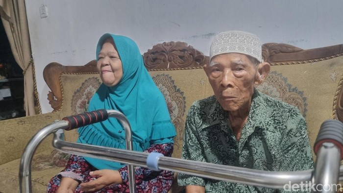 Calon jemaah (calhaj) asal Kabupaten Bantul, Mardijiyono Karto Sentono (103) di rumahnya, Rabu (22/4/2026).