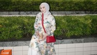 Dinan Fajrina menegaskan lagi hidungnya buatan Tuhan. Makasih ya Allah atas hidung ini, tulisnya. (Foto: dok Instagram dinanfajrina)