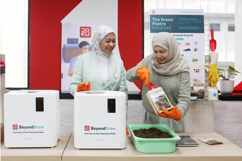 Bertepatan dengan Hari Bumi dan HUT ke-19 DOKU, inisiatif pengelolaan limbah sirkular ini menargetkan pengalihan 65% atau sekitar 650 kilogram sampah organik kantor per bulan untuk diolah menjadi kompos guna mengurangi emisi karbon, Himelda juga menjelaskan bahwa langkah sederhana mulai dari tempat kerja merupakan wujud nyata bagi bisnis digital dalam meminimalisir jejak lingkungan secara terukur. 
