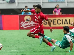 Transisi Bertahan Jadi Masalah Utama Malut United Hadapi Persebaya