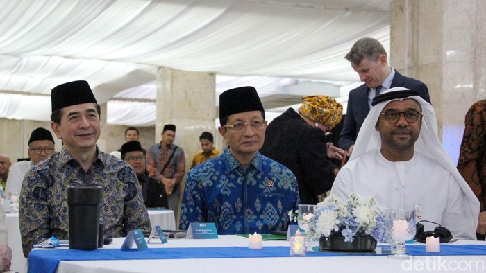 Ekonomi halal global diproyeksikan terus tumbuh signifikan hingga mencapai US$ 9 triliun pada 2030. Besarnya potensi ini menempatkan Indonesia dalam posisi strategis untuk menjadi pusat pertumbuhan ekonomi halal dunia.

Ketua B57+ Asia Pacific, Arsjad Rasjid, menilai ekonomi halal sebagai salah satu sektor paling siap dan potensial di tengah ketidakpastian global. Pasar ini dinilai mampu melampaui batas agama, budaya, dan geografi, serta berkembang menjadi kekuatan ekonomi baru yang inklusif. Forum B57+ sendiri merupakan platform ekonomi yang menjembatani 57 negara anggota Islamic Chamber of Commerce and Development. Platform ini bertujuan memperkuat perdagangan, investasi, serta konektivitas bisnis antarnegara anggota melalui pendekatan yang lebih terstruktur dan terintegrasi.