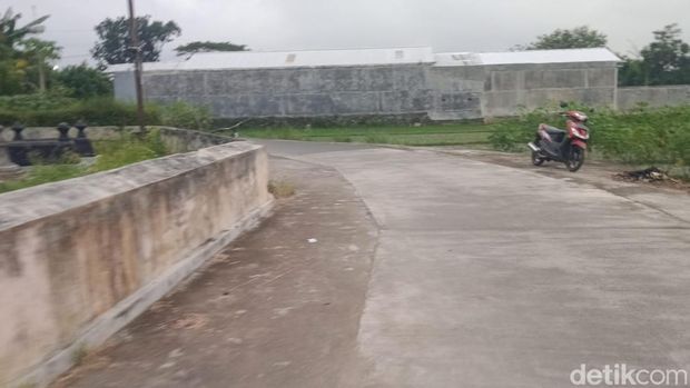 Gudang Terkait Penyelundupan Kendaraan ke Timor Leste Lokasi gudang terkait penyelundupan kendaraan ke Timor Leste.
