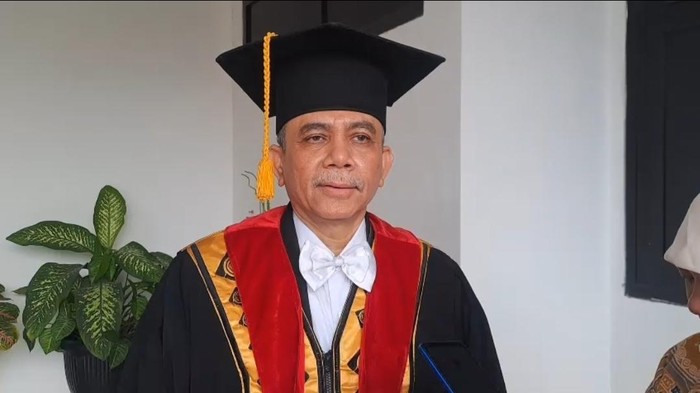 Guru Besar Hukum Tata Negara di Universitas Bhayangkara Surabaya (Ubhara) Prof Dossy Iskandar Prasetyo