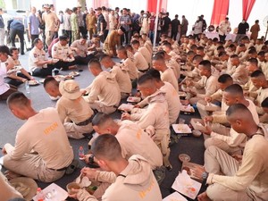 Hangat dan Sederhana, Momen Makan Siang Mendagri Bersama Praja IPDN