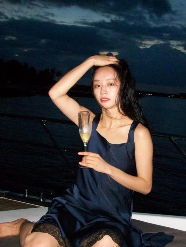 6 Gaya Hyeri Girls Day Nikmati Liburan Mewah, Naik Kapal Pesiar di Maldives