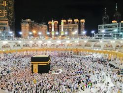 Tips Sehat Jemaah Haji Hadapi Cuaca Panas 40 Derajat di Makkah