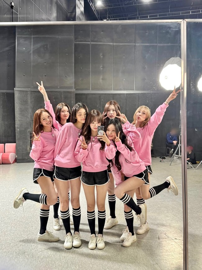 Kim Sejeong cs pun akhirnya mengumumkan nama fandom mereka secara resmi “Angdungi.” Nama yang juga mereka gunakan 10 tahun lalu untuk penggemar setianya saat masih aktif. Foto: Instagram