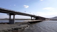 Menurut pemerintah Rusia, jembatan tersebut direncanakan mulai dibuka untuk lalu lintas kendaraan pada Juni 2026. REUTERS/OLEG KOZHEMYAKO TELEGRAM CHANNEL