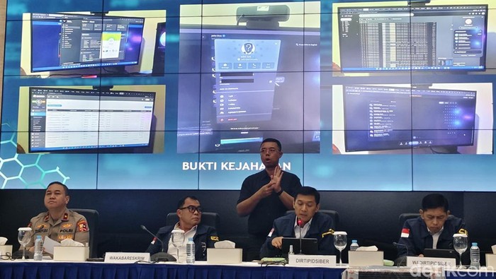 Jumpa pers Bareskrim kasus penyedia alat phishing lintas negara. (Rumondang/detikcom)