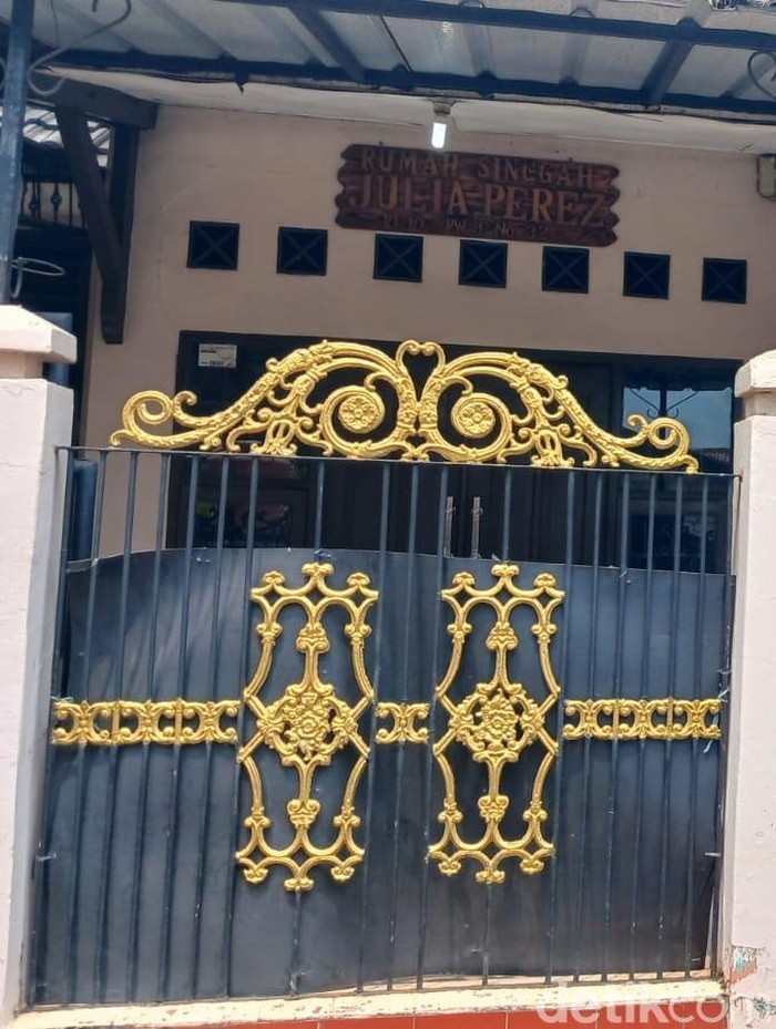 Rumah singgah Julia Perez.