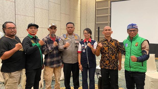 Kakorlantas Polri Irjen Agus Suryonugroho bersilaturahmi dengan perwakilan komunitas driver ojol dari berbagai daerah dalam program 'Polantas Menyapa dan Melayani'.