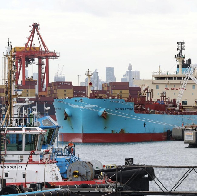 Kapal Tanker Maersk Cyprus Bersandar di Sydney, Aktivitas Pelabuhan Botany Ramai