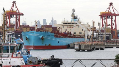 Kapal Tanker Maersk Cyprus Bersandar di Sydney, Aktivitas Pelabuhan Botany Ramai