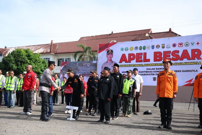 Kapolda Sumsel Irjen Sandi Nugroho pimpin apel di OKI (dok. Istimewa)
