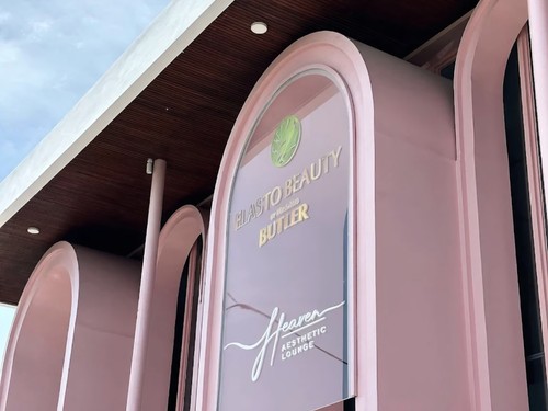 Klinik Elasto Beauty di Canggu, Badung, dilaporkan atas dugaan pelanggaran tenaga kerja asing oleh mantan karyawannya. (Dok. Google Review)
