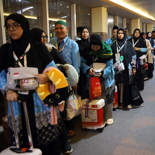 Kloter Pertama Calon Haji Indonesia Resmi Diberangkatkan ke Tanah Suci