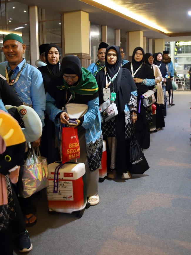 Kloter Pertama Calon Haji Indonesia Resmi Diberangkatkan ke Tanah Suci
