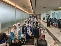 380 Calon Jemaah Haji Kloter 1 Terbang dari Bandara Juanda