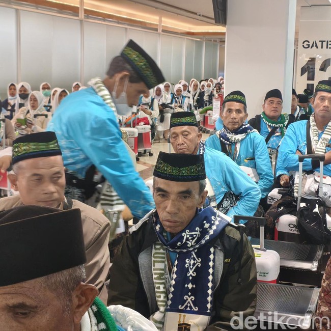 Kloter Perdana Haji 2026 Dilepas, 360 CJH Probolinggo Terbang dari Juanda