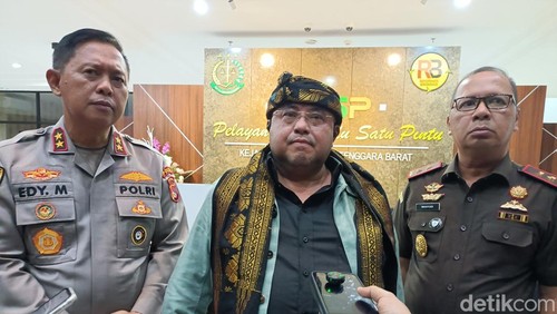 Anggota Komisi III DPR RI, Aboe Bakar Al-Habsyi (tengah).