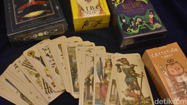 Komunitas Tarot Full Moon Surabaya.