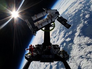 Video: LEGO Project Hail Mary Terbang ke Luar Angkasa, Pecahkan Rekor Dunia