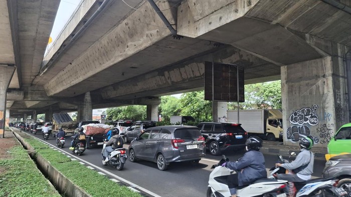 Macet di Jalan Sholeh Iskandar Bogor (Sholihin/detikcom)