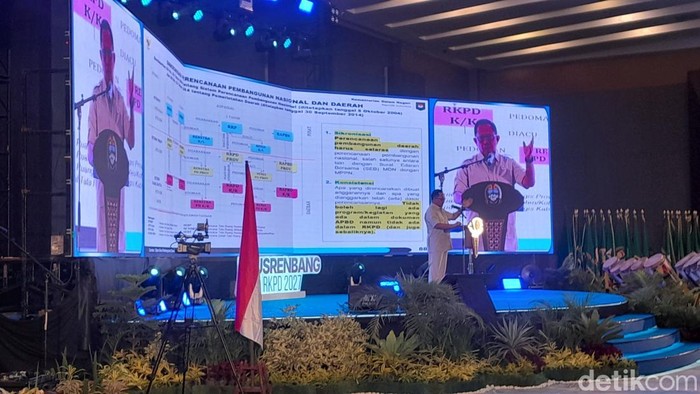 Mendagri Tito Karnavian saat sambutan dalam acara Musrembang Sumut 2027 di Medan. (Nizar Aldi/detikSumut)
