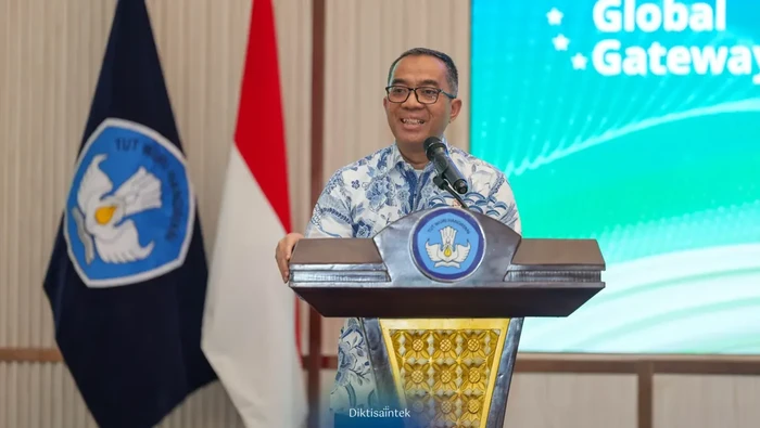 Mendiktisaintek Brian Yuliarto