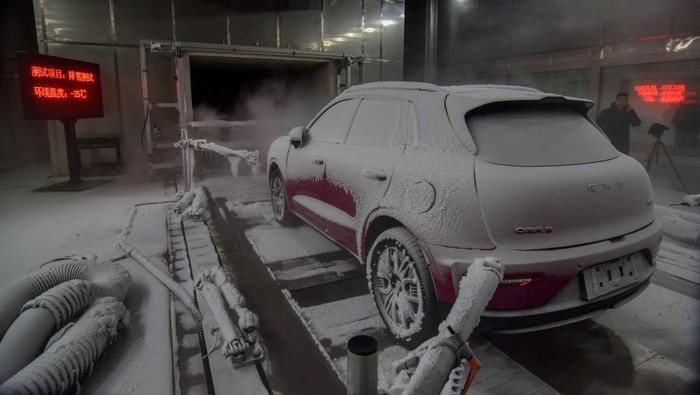A Great Wall Motor branded Ora 5 model undergoes extreme weather testing at Great Wall Motor's technical centre in Baoding, China, April 21, 2026. REUTERS/Nick Carey     TPX IMAGES OF THE DAY