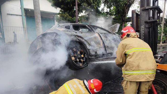 Mobil listrik Hyundai Kona terbakar di Gresik