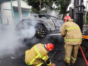 Diduga Overheat, Mobil Listrik Hyundai Kona Terbakar di Gresik