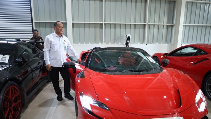 Mobil sport hingga lukisan emas dilelang Kejagung (dok istimewa)