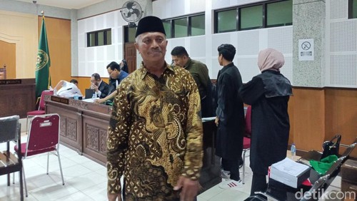 Nurdin Marjuni, salah satu anggota DPRD NTB dihadirkan sebagai saksi di Pengadilan Tipikor Mataram, Rabu (22/4/2026). (Foto : Abdurrasyid Efendi/detikBali).