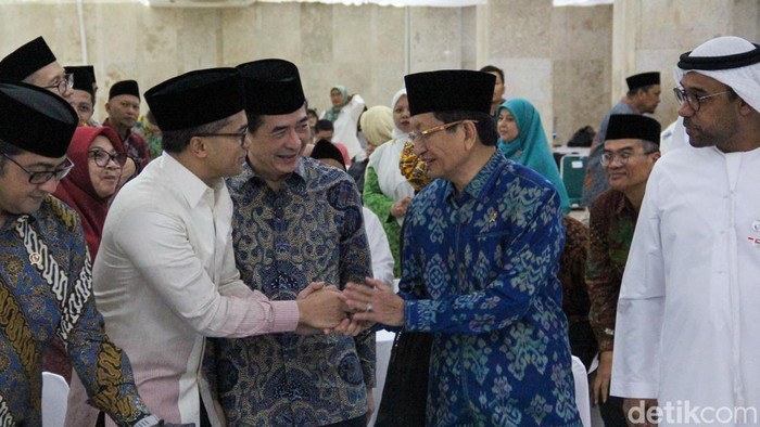 Mohammad Farrel via detik.com 
Attachments
2:55 PM (48 minutes ago)
to DetikCom

Potensi pasar halal global yang diproyeksi mencapai Rp51 ribu triliun menjadi peluang strategis bagi RI. Hal ini disampaikan dalam Halal Bihalal Forum Bisnis Negara Islam Asia Pacific (B57+) di Masjid Istiqlal, Jakarta Pusat, Rabu (22/4/2026).

1. Ekonomi halal global diproyeksikan terus tumbuh signifikan hingga mencapai US$ 9 triliun pada 2030. Besarnya potensi ini menempatkan Indonesia dalam posisi strategis untuk menjadi pusat pertumbuhan ekonomi halal dunia.

2. Isu tersebut mengemuka dalam kegiatan Halal Bihalal Forum Bisnis Negara Islam Asia Pacific (B57+) yang digelar di Masjid Istiqlal, Jakarta Pusat, Rabu (22/4/2026). Forum ini menjadi ajang konsolidasi pelaku usaha dan pemangku kepentingan dalam memperkuat kerja sama ekonomi halal di kawasan.

3. Ketua B57+ Asia Pacific, Arsjad Rasjid, menilai ekonomi halal sebagai salah satu sektor paling siap dan potensial di tengah ketidakpastian global. Pasar ini dinilai mampu melampaui batas agama, budaya, dan geografi, serta berkembang menjadi kekuatan ekonomi baru yang inklusif.