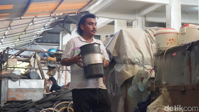 Pasar Loak Gembong, Bertahan di Tengah Perubahan Zaman