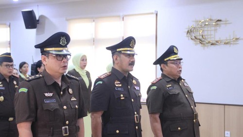 Pelantikan pejabat Kajari Tabanan, Kajari Buleleng dan Asisten Pembinaan Kajati Bali, Rabu (22/4/2026). Dokumentasi Kejati Bali.