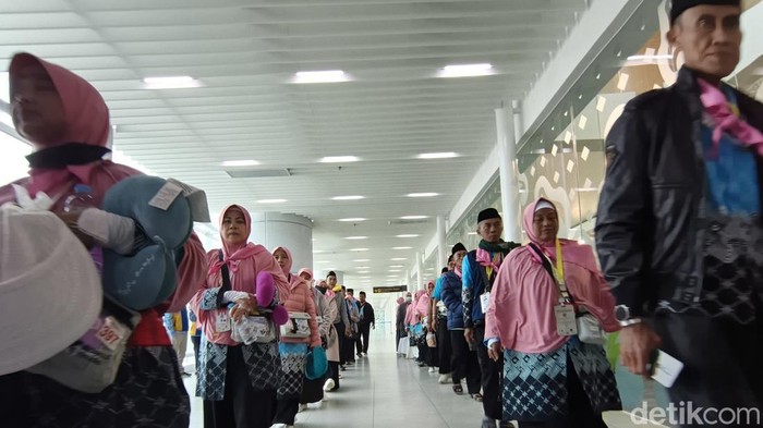 Penerbangan perdana jemaah haji 2026 dari Bandara Kertajati.
