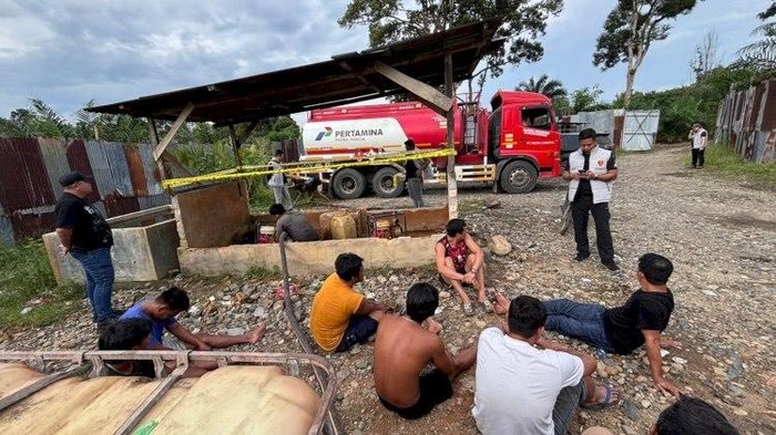 Penggerebekan gudang BBM ilegal di Musi Rawas