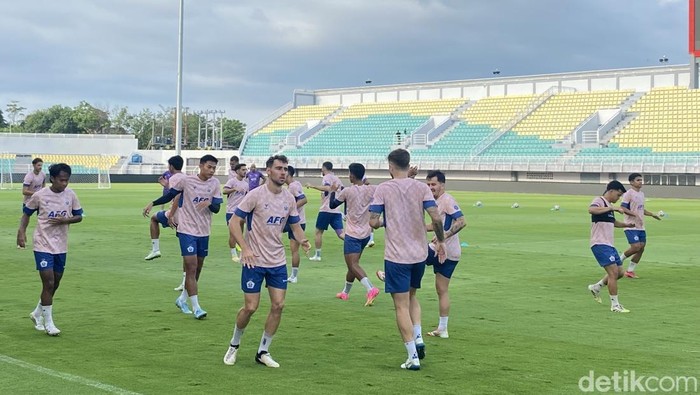 Skuad Persik Kediri saat menjalani latihan di Stadion Gelora BJ Habibie, Parepare.