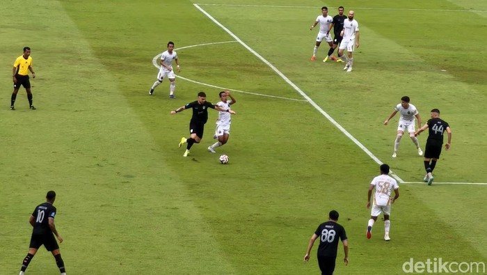 Laga Persis Solo melawan Bhayangkara Lampung FC pada pekan ke-29 Super League 2025/2026, di Stadion Manahan, Kota Solo, Rabu (22/4/2026).