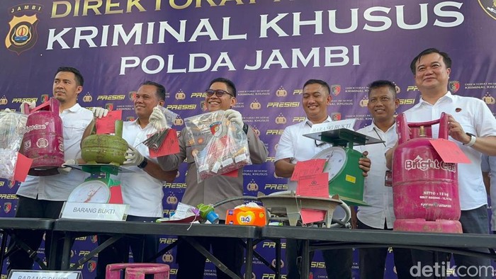 Polda Jambi mengungkap kasus penyuntikan gas subsidi ke nonsubsidi