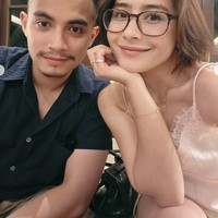 Prilly juga membagikan potretnya yang menyempatkan untuk ngedate dengan sang kekasih, Omara Esteghlal. Di keterangan unggahan Prilly mengungkapkan bahwa Omara menyusulnya ke Bangkok hanya untuk bertemu selama kurang dari 24 jam. Foto: Instagram/@prillylatuconsina96