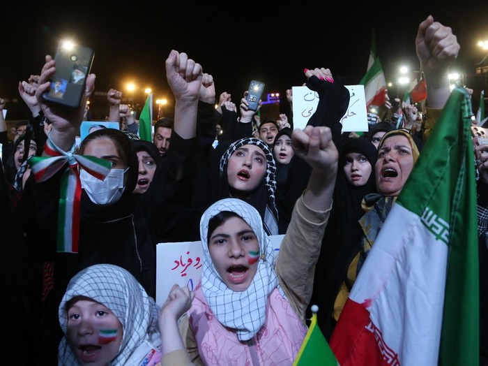 TEHRAN, IRAN - APRIL 21: People gather at Enghelab and Vanak squares to participate in anti-US and anti-Israel demonstrations, waving Iranian flags and chanting slogans on April 21, 2026 in Tehran, Iran. During the ongoing protests, the Iranian Armed Forces displayed ballistic missiles at the demonstration areas. (Photo by Fatemeh Bahrami/Anadolu via Getty Images)